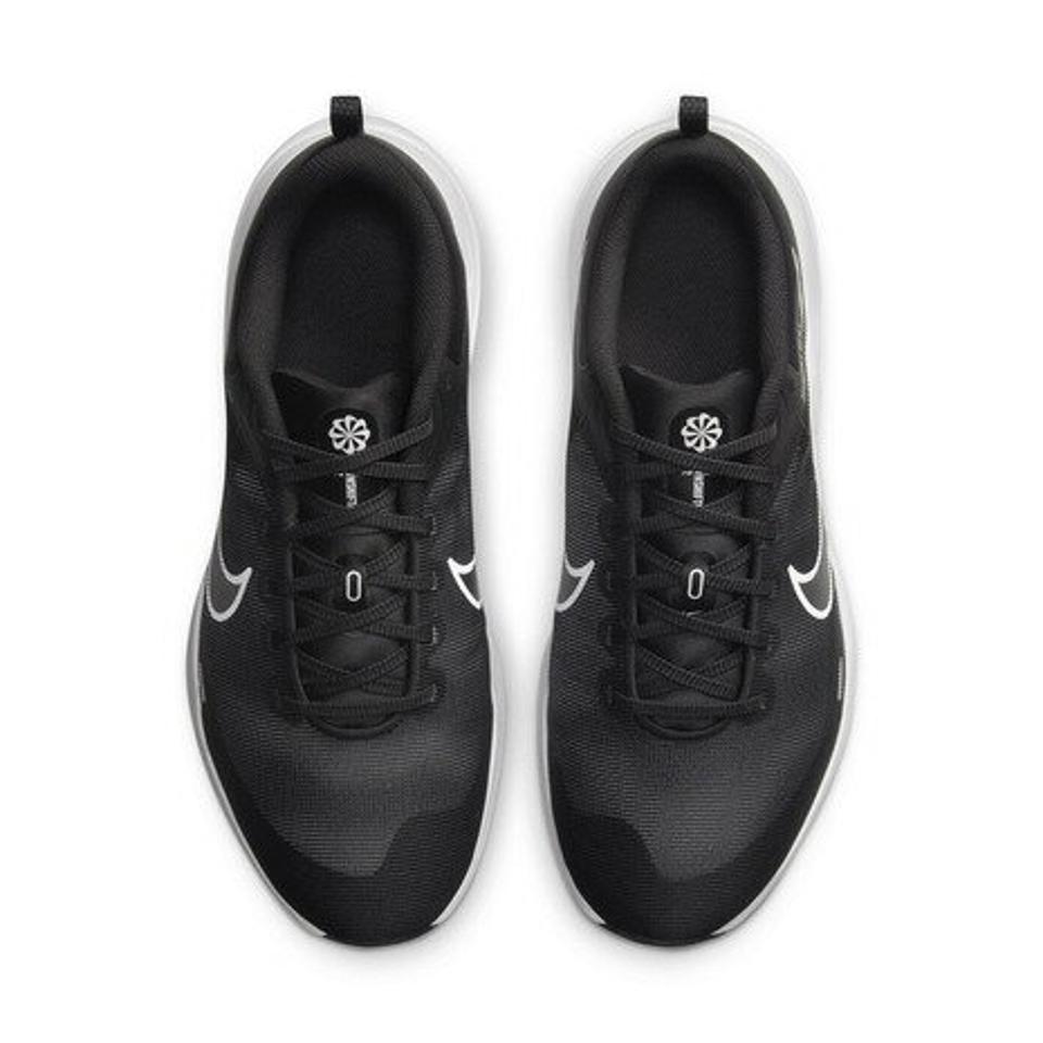 ナイキ（NIKE）（メンズ）ランニングシューズ ダウンシフター 12 4E ブラック ホワイト DM0919-001 スニーカー ジョギング ワイド 幅広 軽量 通気性