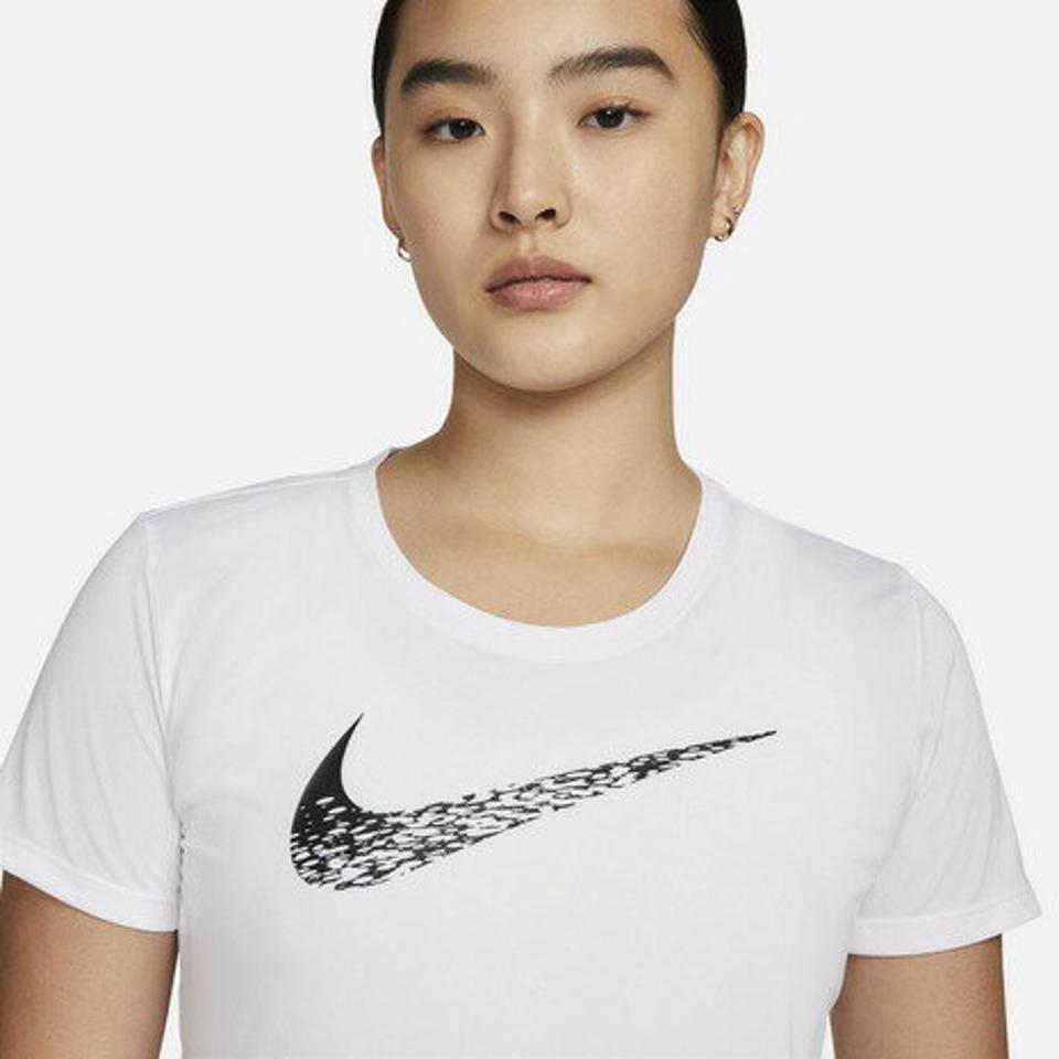 ナイキ(NIKE)(レディース)スウッシュ ラン 半袖トップス DM7778-100