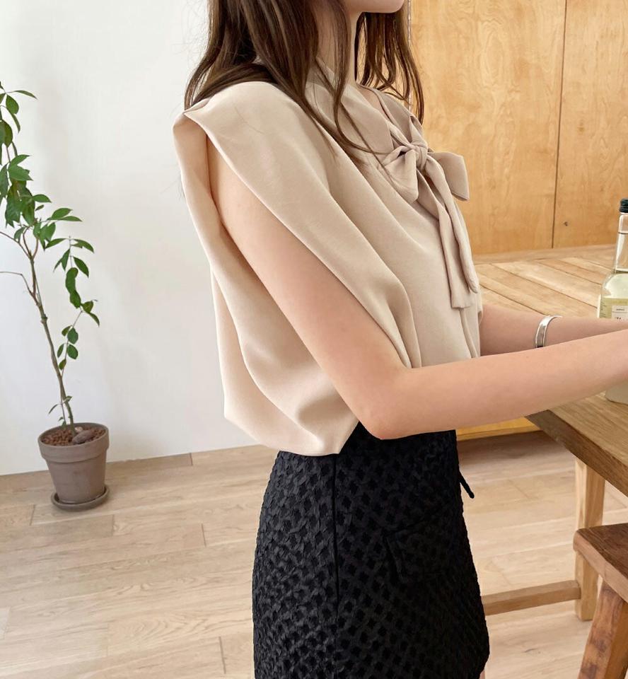 【10%OFF】ネックリボンフレアブラウス・全3色・t67934 レディース 【bl】トップス ブラウス フレア りぼん 襟コン ボウタイ フレンチスリーブ ショートスリーブ 二の腕カバー フェミニン オフィスカジュアル 大人 単色 無地 Vネック 夏 韓国ファッション セール SALE