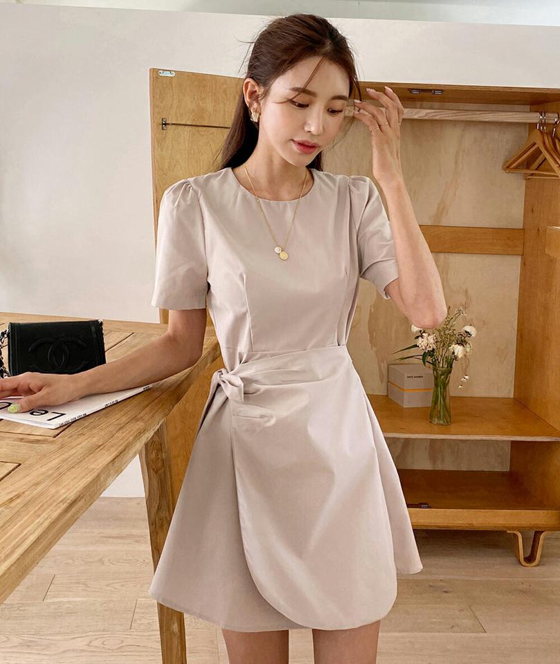 【10%OFF】リボンラップパフワンピース・全2色・t67939 レディース 【ops】ワンピース ミニワンピース ショート丈 半袖 ハーフスリーブ パフスリーブ ラップデザイン りぼん 単色 無地 シンプル ラウンドネック フレア 夏 韓国ファッション セール SALE