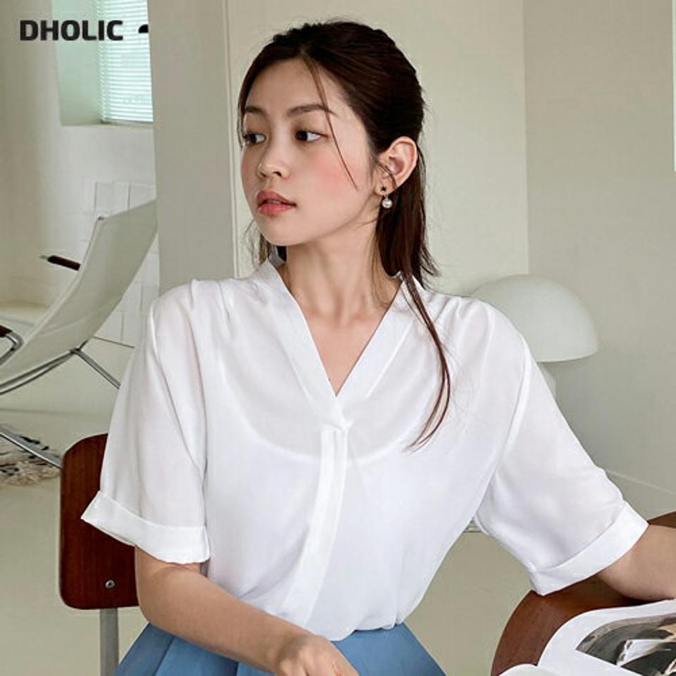 ショルダータックロールアップブラウス・全3色・e67348 レディース 【bl】トップス ブラウス 半袖 ハーフスリーブ タック ロールアップ Vネック フェミニン きれいめ 大人 上品 単色 無地 シンプル オフィスカジュアル 学校行事 夏 韓国ファッション