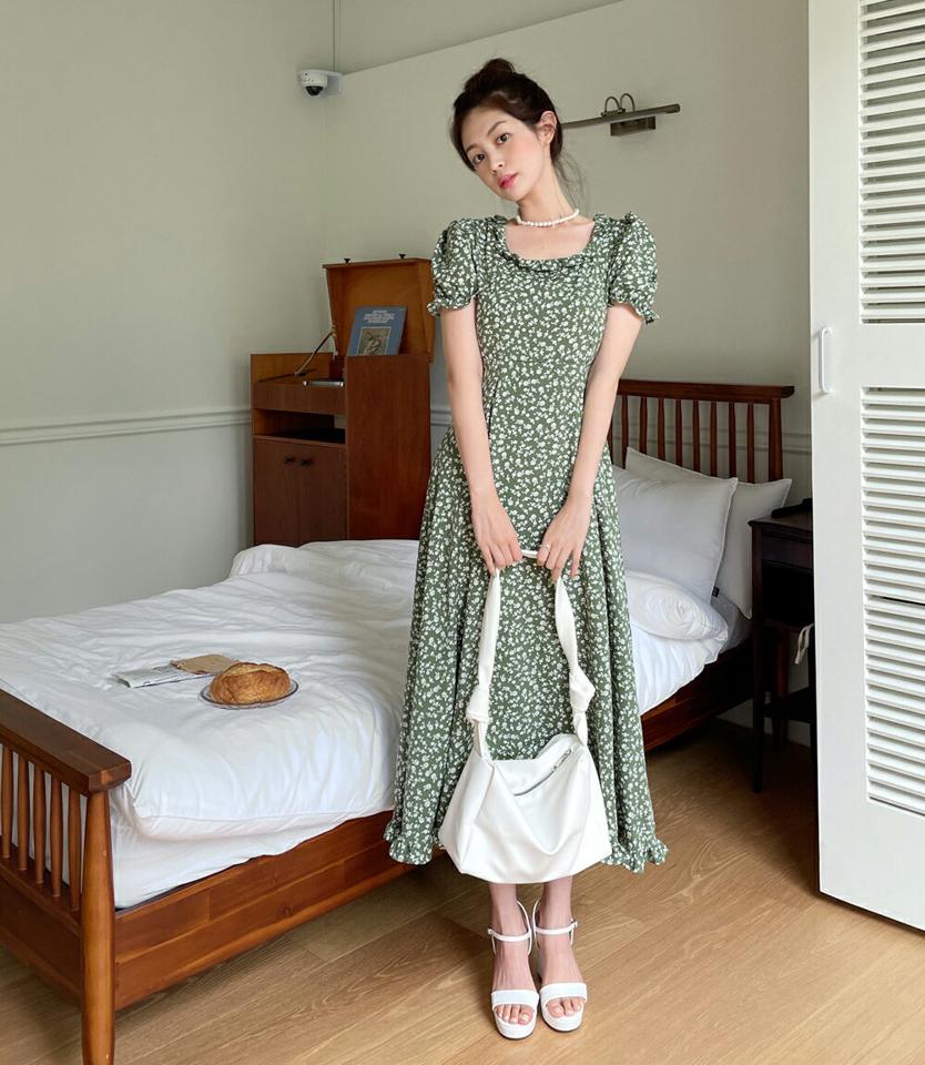 【10%OFF】ストラップ付フリル小花柄ワンピース・全2色・b66892 レディース 【ops】ワンピース ロング丈 ロングワンピース 半袖 パフスリーブ フリル 花柄 小花柄 フェミニン 大人 レトロ スクエアネック かわいい 夏 韓国ファッション セール SALE