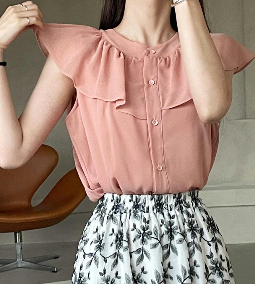 【10%OFF】ケープラッフルブラウス・全2色・b72338 レディース 【bl】ブラウス トップス ノースリーブ ノースリーブ 単色 シンプル ベーシック ケープ 透け感 異素材 シアー ラッフル 前後着用 春 夏 フェミニン 青 紺 韓国ファッション ハイホリHIHOLLI セール SALE