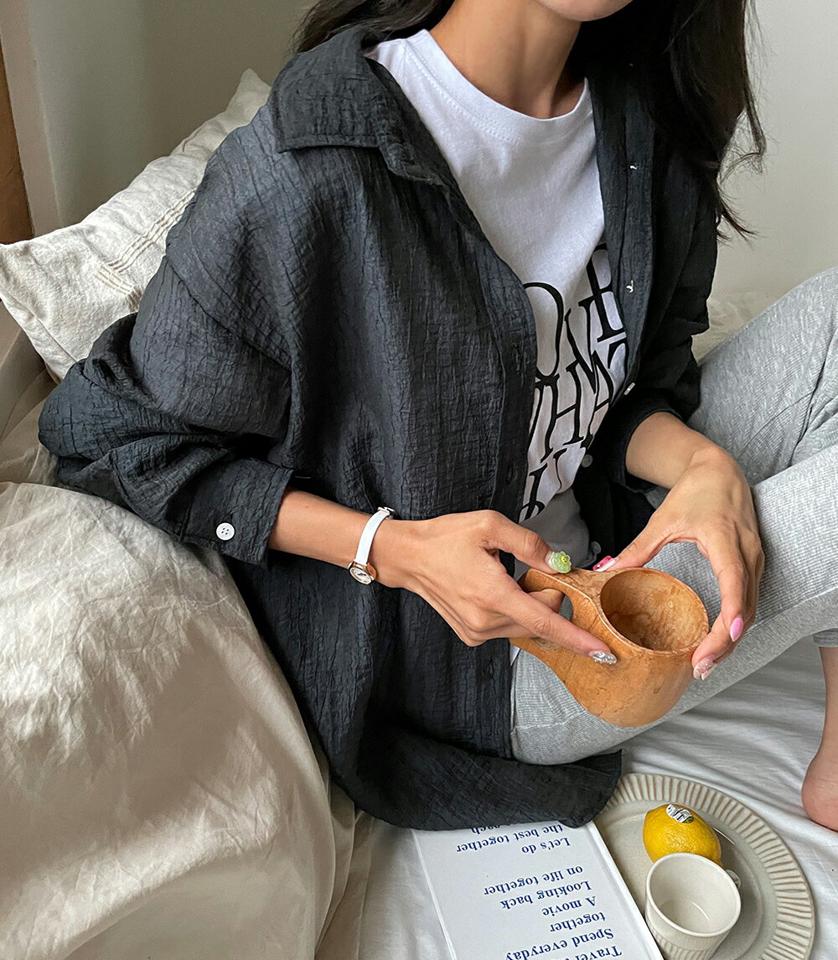 リンクルオーバーフィットシャツ・全5色・t01296 レディース 【bl】トップス シャツ 長袖 リンクル オーバーサイズ ゆったり ドロップショルダー 襟 単色 無地 シンプル カジュアル 透け感 シアー シースルー 黄色 大人 春 夏 韓国ファッション