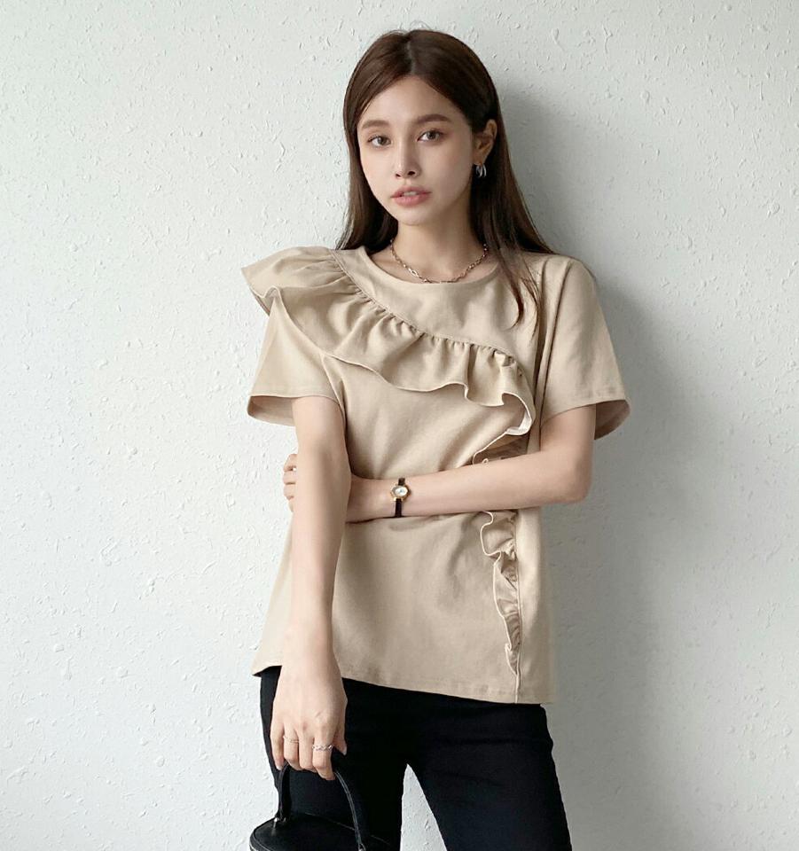ダイアゴナルフリルTシャツ・全3色・b72333 レディース 【tops】トップス 半袖 単色 フリル ユニーク パステル ダイアゴナル 春 夏 カジュアル フェミニン かわいい 可愛い ガーリー ベージュ 韓国ファッション ハイホリHIHOLLI