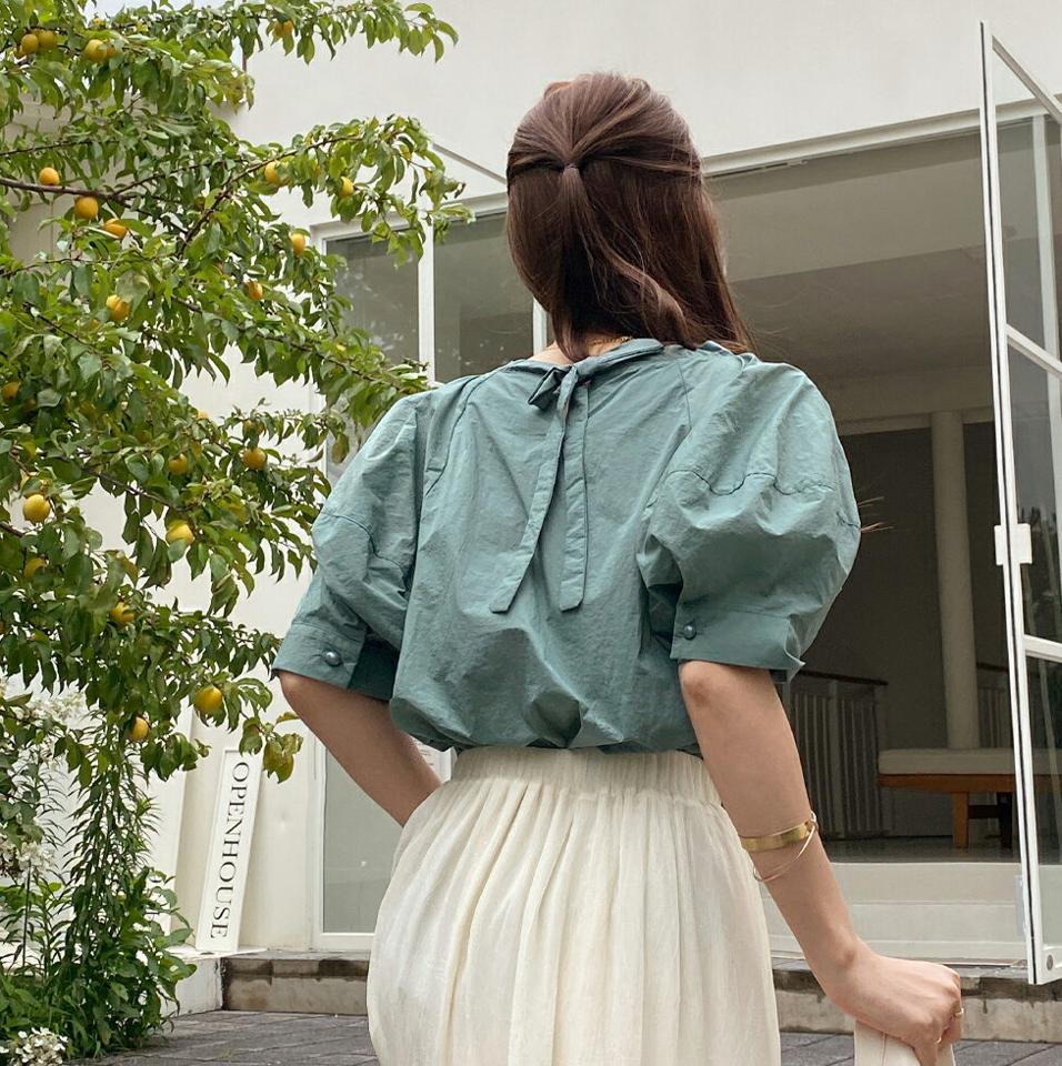 Vネックリボンブラウス・全3色・b72625 レディース 【bl】ブラウス トップス 半袖 単色 無地 シンプル ベーシック Vネック 鎖骨 デコルテ パステル 二の腕カバー バックシャン パフ袖 春 夏 フェミニン 黄緑 韓国ファッション ハイホリHIHOLLI