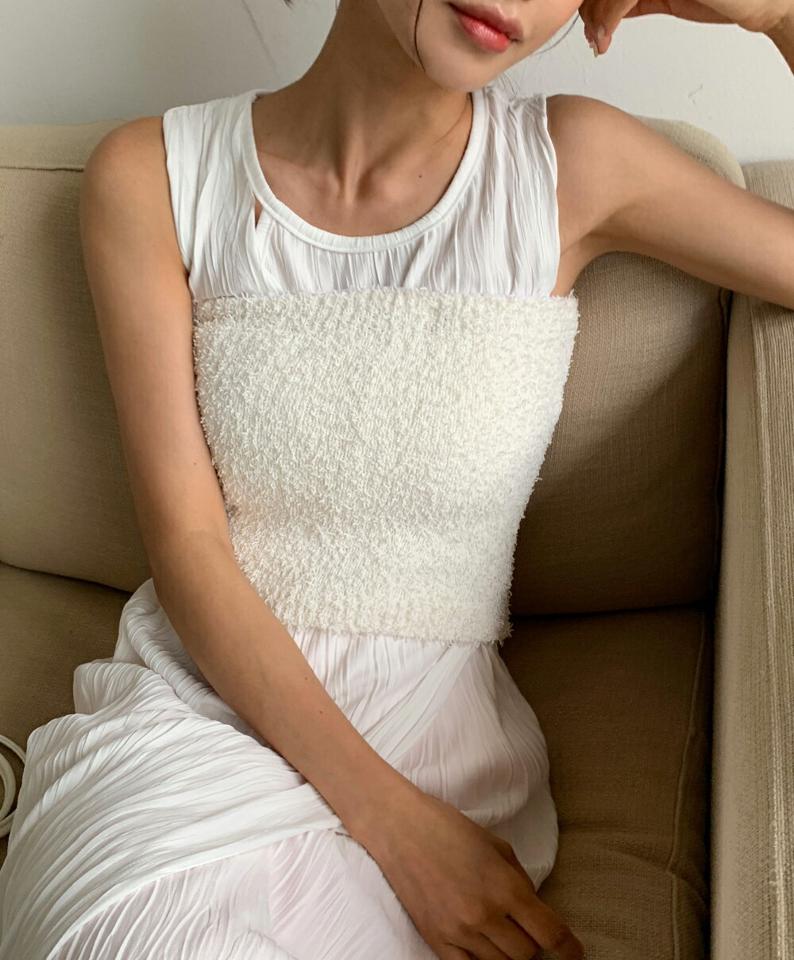 テクスチャークロップドチューブトップ・全4色・t00931 レディース 【tops】トップス チューブトップ 肩出し クロップド丈 短丈 へそ出し 単色 無地 シンプル カジュアル Y2K 夏 韓国ファッション