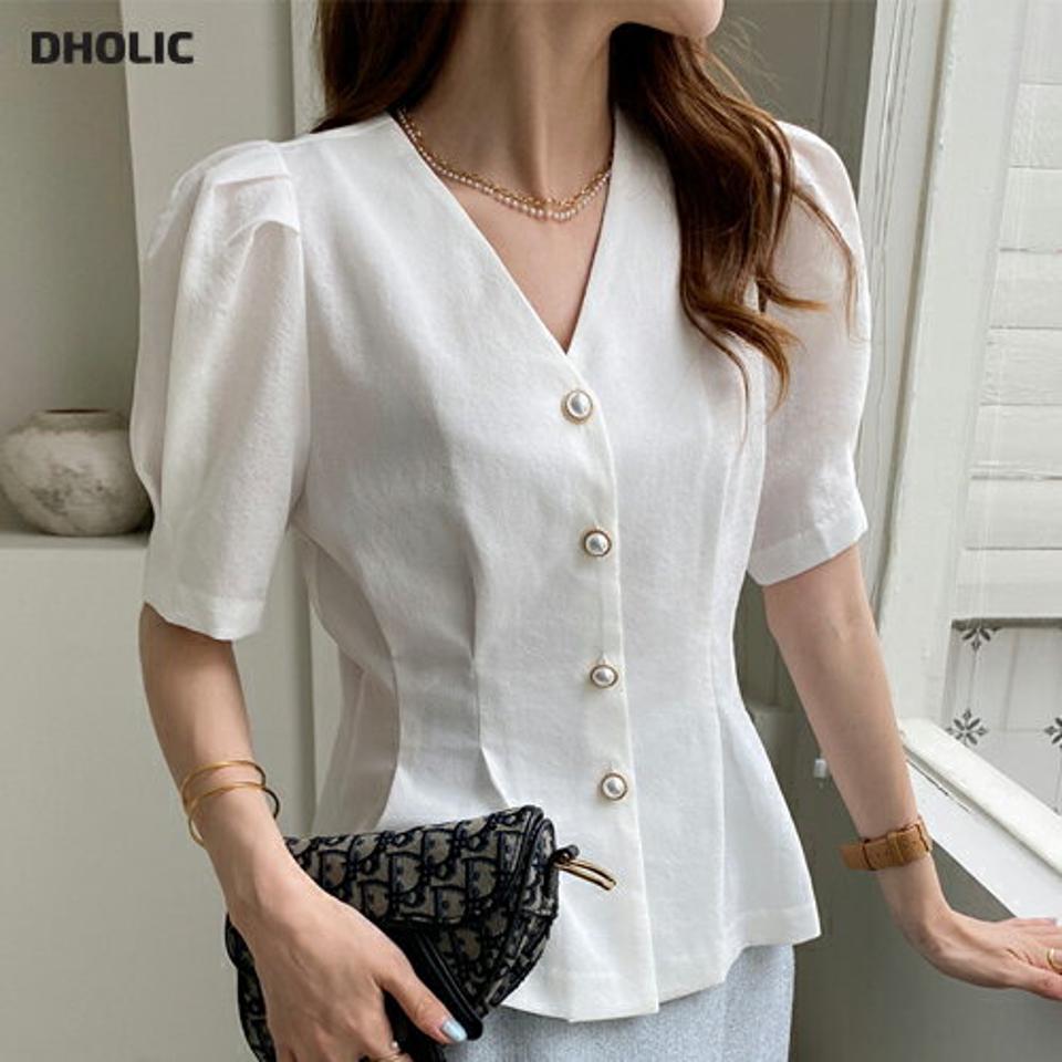 パール調ボタンタックブラウス・全3色・b00825 レディース 【bl】ブラウス トップス 半袖 ボタン Vネック 鎖骨 デコルテ 単色 無地 ボタン パール調 フェイクパール パフ袖 パフスリーブ タック 春 夏 白 ホワイト 韓国ファッション ハイホリHIHOLLI