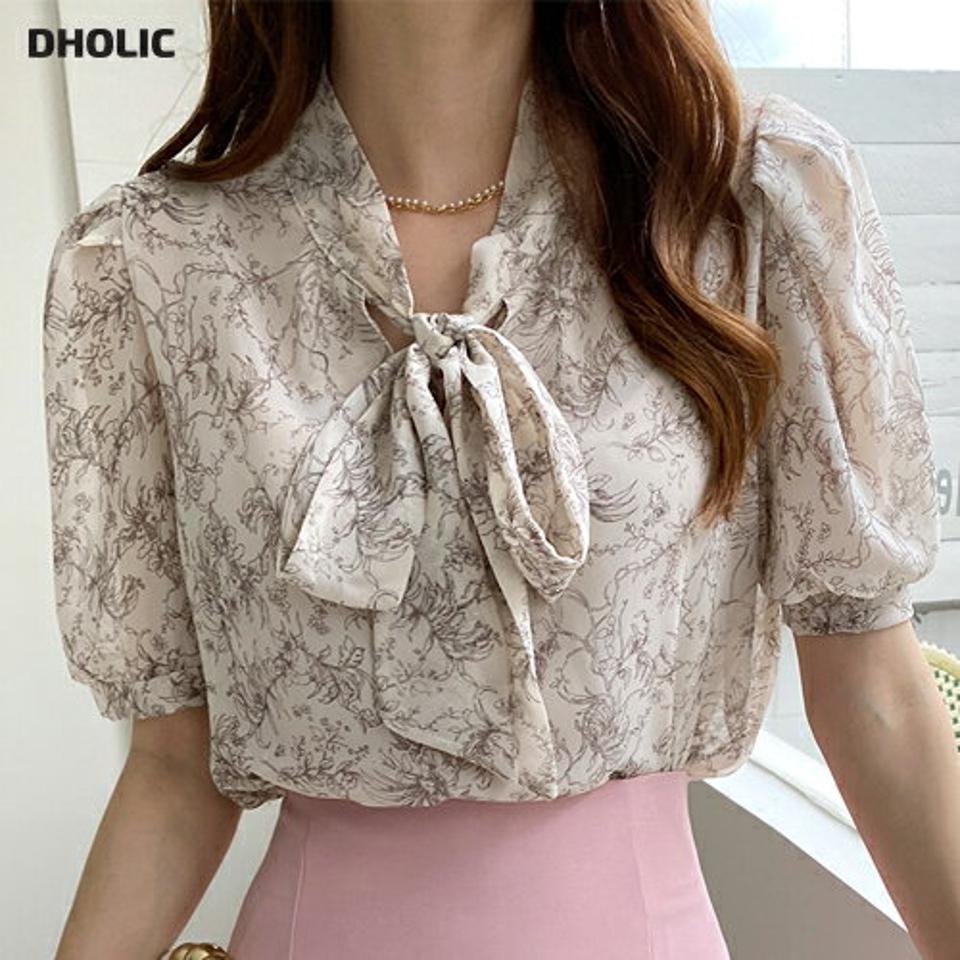 フローラルパターンボウタイブラウス・全2色・t00824 レディース 【bl】ブラウス トップス 半袖 ボウタイ りぼん リボン 柄 模様 花柄 オフィスカジュアル 二の腕カバー 上品 フェミニン 春 夏 白 韓国ファッション ハイホリHIHOLLI