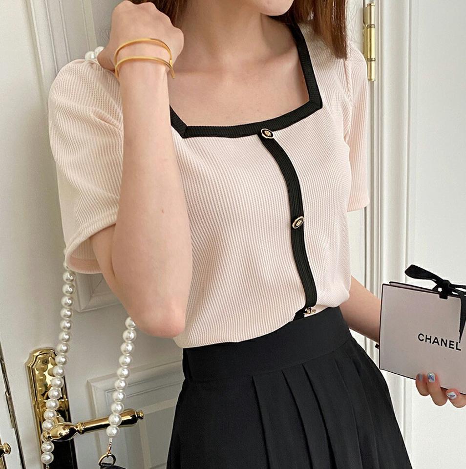 【10%OFF】スクエアネック配色ボタンブラウス・全3色・t00821 レディース 【bl】ブラウス トップス 半袖 柄 模様 配色 スクエアネック 鎖骨 デコルテ ボタン ライン モノトーン パフスリーブ パフ袖 春 夏 ワッフル 白 黒 韓国ファッション ハイホリHIHOLLI セール SALE