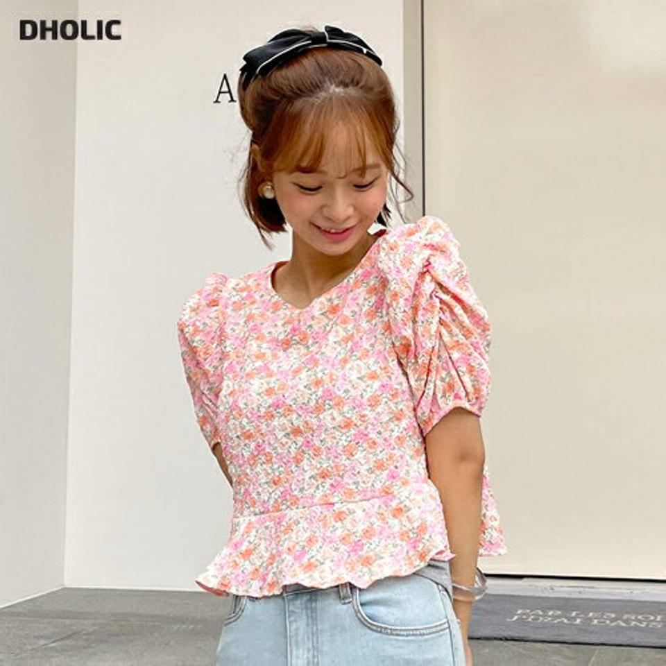 花柄リンクルペプラムブラウス・全2色・t68038 レディース 【bl】トップス ブラウス 半袖 花柄 小花柄 リンクル ペプラムトップス クロップド丈 ガーリー かわいい 可愛い フェミニン エンボス パールボタン ピンク 二の腕カバー 夏 韓国ファッション