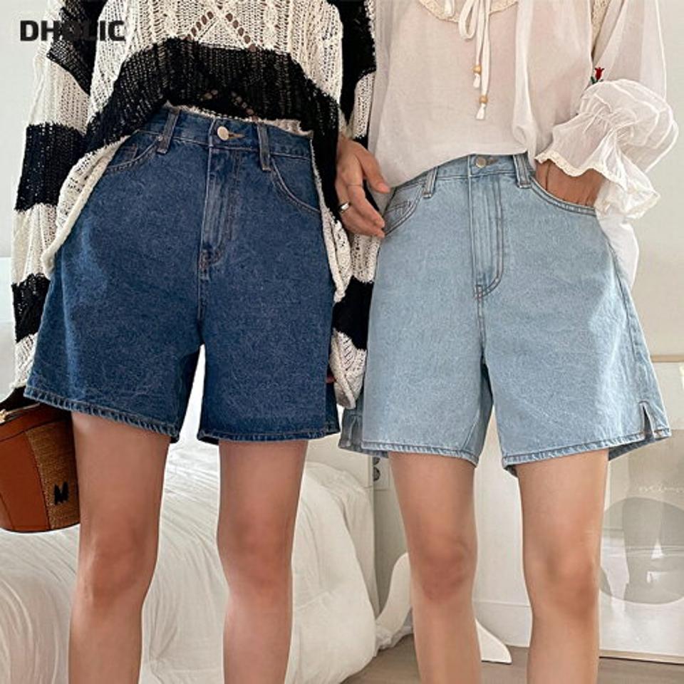 サイドスリットショートデニムパンツ・全2色・t68042 レディース 【pt】パンツ ズボン ショートパンツ 短パン デニム スリット シンプル カジュアル 大人 ラフ ライトブルー ベルトループ ハイウエスト ワイド 夏 韓国ファッション 人気 ボトムス