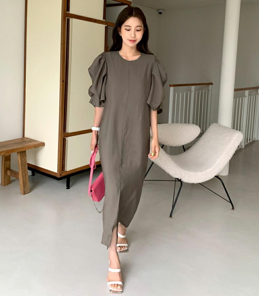 ストラップ付ラウンドパフワンピース・全2色・b67386 レディース 【ops】ワンピース ロング丈 半袖 ハーフスリーブ パフスリーブ ラウンドネック 二の腕カバー 単色 無地 シンプル スリット ストレート 大人 夏 韓国ファッション