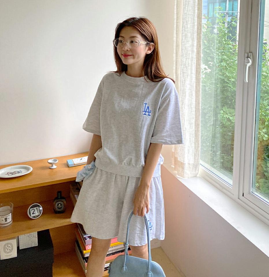 LA刺繍半袖スウェット&ハーフパンツSET・全3色・t66927 レディース 【pt】セットアップ setup トップス Tシャツ ロゴ 刺繍 半袖 ショートパンツ 短パン ハーフパンツ ラフ ワンマイルウェア ウエストゴム 黄色 ストリート 韓スト 夏 韓国ファッション