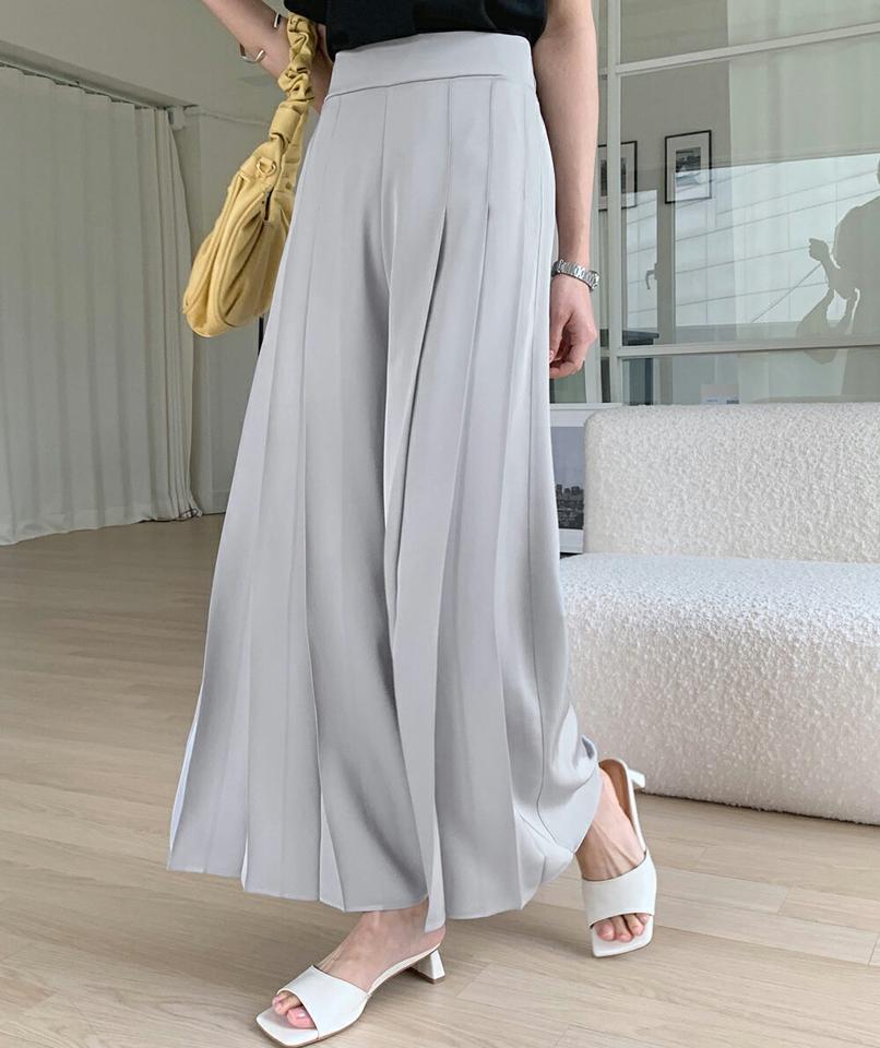 プリーツフレアスラックス・全3色・b72399 レディース 【pt】スラックス パンツ ロング丈 無地 シンプル ベーシック カラーパンツ フレア 体型カバー プリーツパンツ ハイウエスト ワイド 春 夏 フェミニン 水色 韓国ファッション ハイホリHIHOLLI