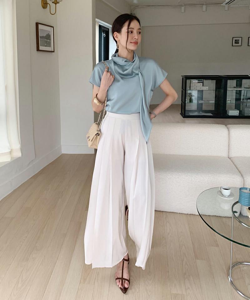 プリーツフレアスラックス・全3色・b72399 レディース 【pt】スラックス パンツ ロング丈 無地 シンプル ベーシック カラーパンツ フレア 体型カバー プリーツパンツ ハイウエスト ワイド 春 夏 フェミニン 水色 韓国ファッション ハイホリHIHOLLI