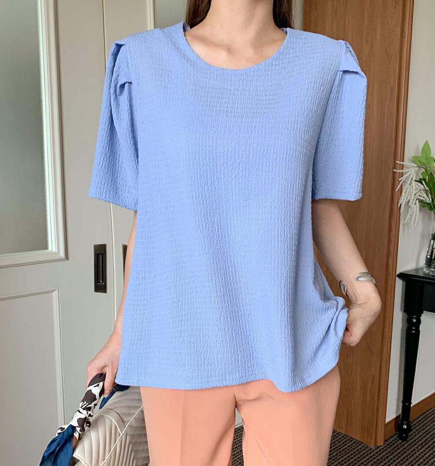 エンボスルパフスリーブブラウス・全4色・t72671 レディース 【bl】ブラウス トップス 半袖 単色 柄 模様 エンボス 二の腕カバー 体型カバー ゆったり 楽ちん オフィスカジュアル 春 夏 きれいめ フェミニン 青 韓国ファッション ハイホリHIHOLLI