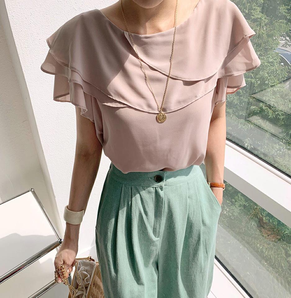 レイヤードラッフルブラウス・全4色・72670 レディース 【bl】ブラウス トップス 単色 無地 シンプル レイヤード ラッフル 半袖 デコルテ Uネック 上品 フェミニン 大人 オフィスカジュアル 春 夏 白 ホワイト 韓国ファッション ハイホリHIHOLLI