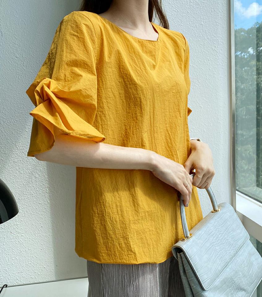 ナイロン混パフスリーブブラウス・全3色・b72669 レディース 【bl】ブラウス トップス 半袖 無地 ユニーク シンプル ベーシック オフィスカジュアル タック 二の腕カバー ナイロン混 春 夏 フェミニン 青 ブルー 韓国ファッション ハイホリHIHOLLI