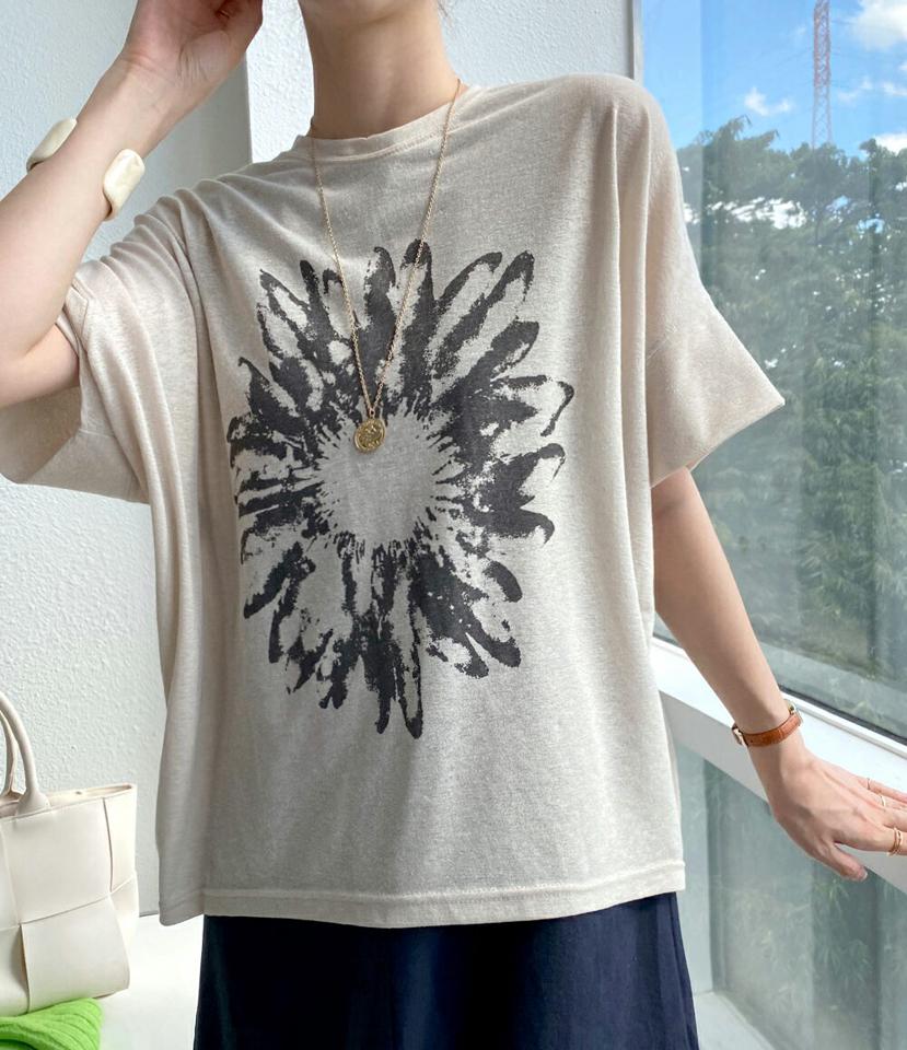 フラワープリントルーズTシャツ・全4色・b72740 レディース 【tops】トップス Tシャツ 半袖 プリント ルーズ ゆったり 楽ちん 体型カバー 二の腕カバー モチーフ 柄 模様 春 夏 カジュアル 大人 白 モノトーン 黒 韓国ファッション ハイホリHIHOLLI