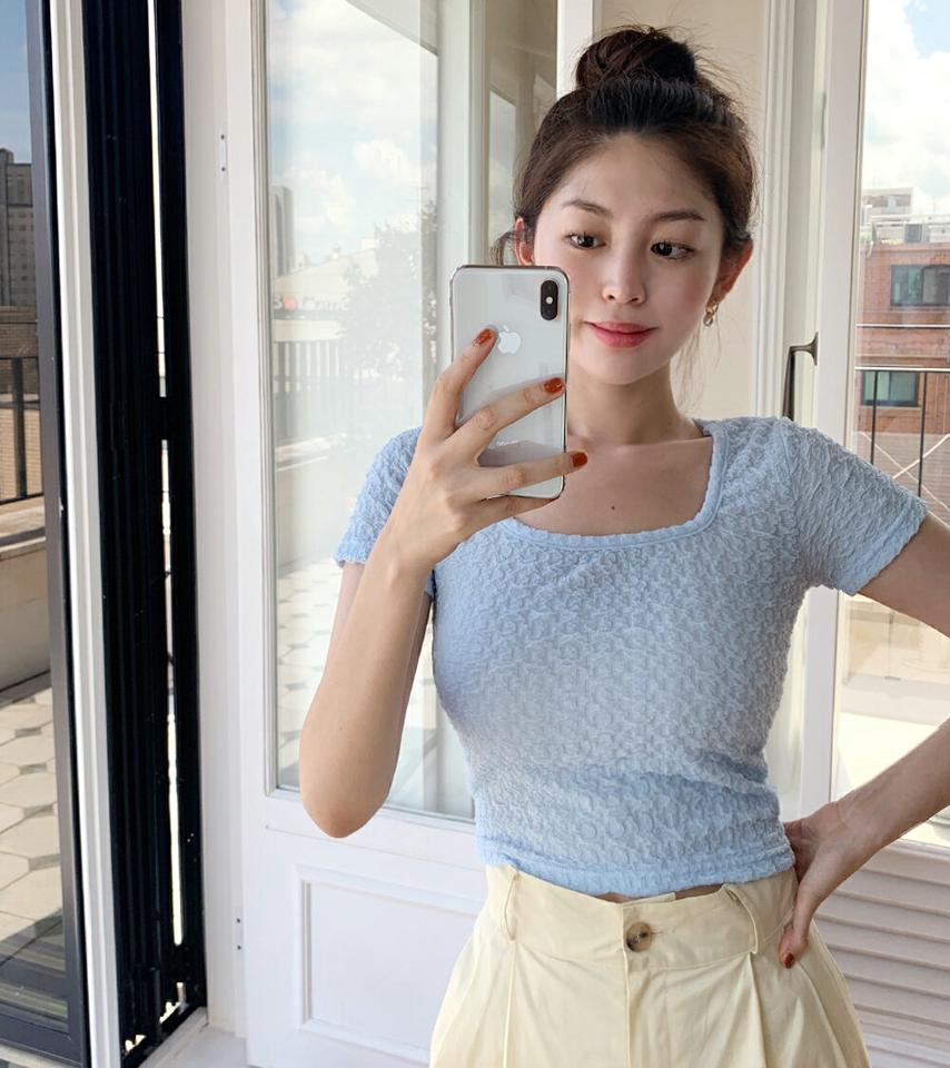 リンクルクロップドTシャツ・全4色・t00979 レディース 【tops】トップス Tシャツ 半袖 リンクル エンボス クロップド丈 短丈 シンプル カジュアル スクエアネック デコルテ 鎖骨 ポップコーン かわいい 可愛い 夏 韓国ファッション