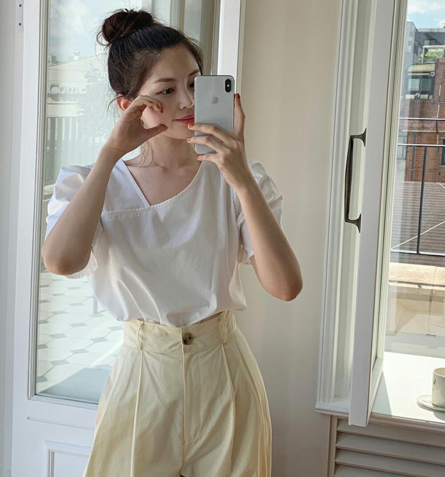 ダイアゴナルネックパフブラウス・全3色・t00949 レディース 【bl】トップス ブラウス 半袖 パフスリーブ デコルテ 鎖骨 単色 無地 シンプル ユニーク パステル 黄緑 大人 コットン 綿 サイドスリット 夏 韓国ファッション