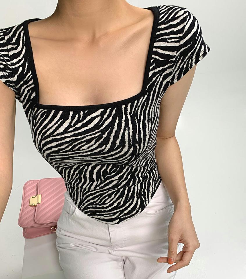 【10%OFF】ゼブラパターンスクエアネックTシャツ・全2色・t67410 レディース 【tops】トップス Tシャツ 半袖 ショートスリーブ キャップスリーブ ゼブラ柄 アニマル柄 スクエアネック デコルテ 鎖骨 カジュアル ピンク 夏 韓国ファッション セール SALE