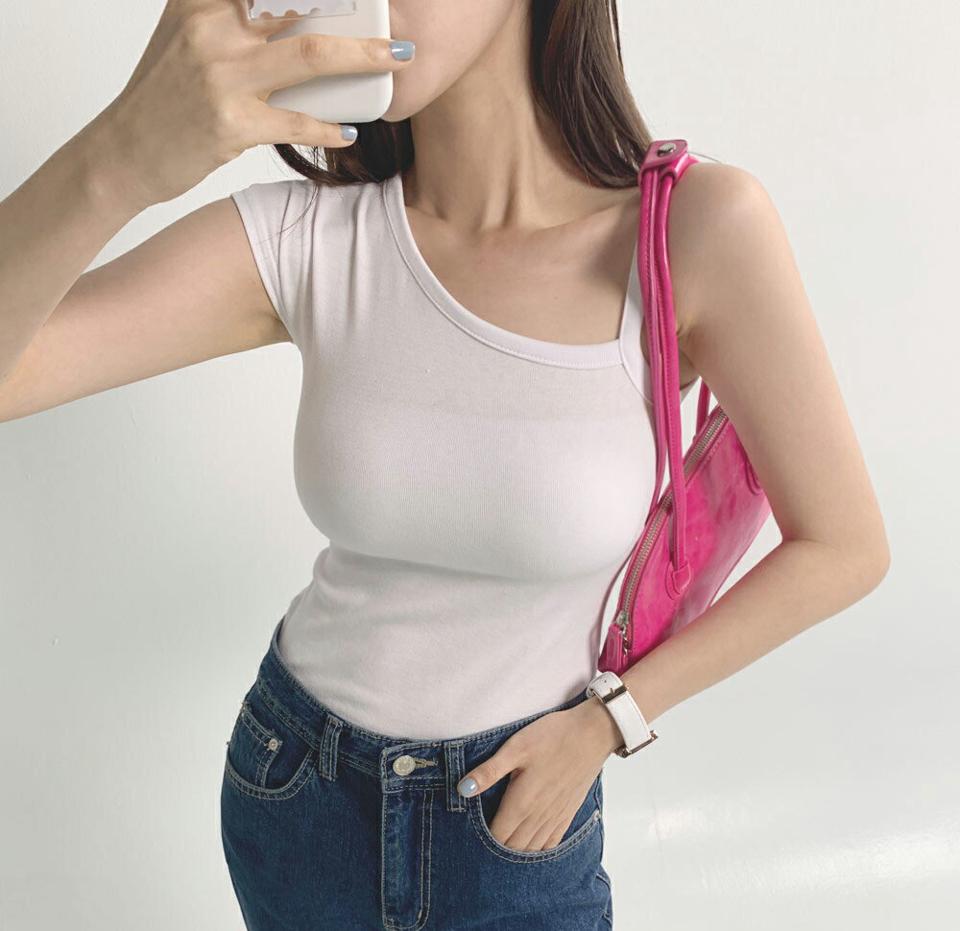アシメショルダーTシャツ・全3色・t67432 レディース 【tops】トップス Tシャツ スリーブレス ノースリーブ ショートスリーブ アンバランス アシンメトリー ユニーク デコルテ 単色 無地 シンプル カジュアル 黄色 夏 韓国ファッション