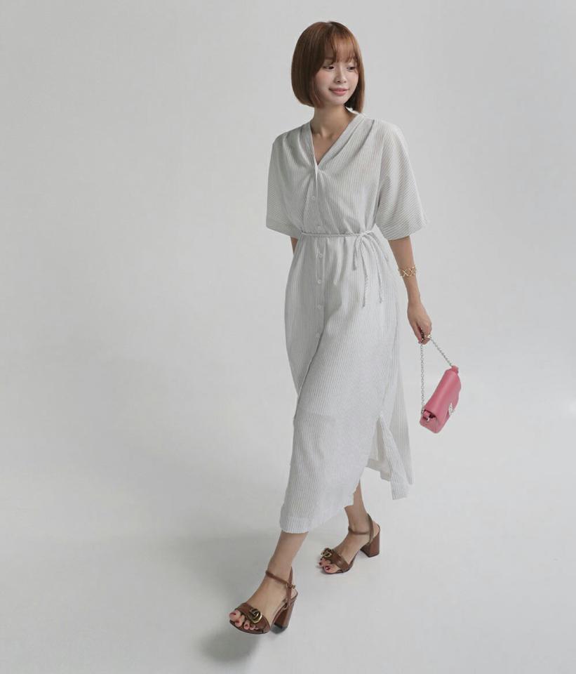【10%OFF】ストラップ付ピンストライプワンピース・全2色・b67420 レディース 【ops】ワンピース ロング丈 ロングワンピース 半袖 ハーフスリーブ ストライプ柄 ピンストライプ 爽やか 大人 ドルマン ストラップ Vネック 二の腕カバー 夏 韓国ファッション セール SALE