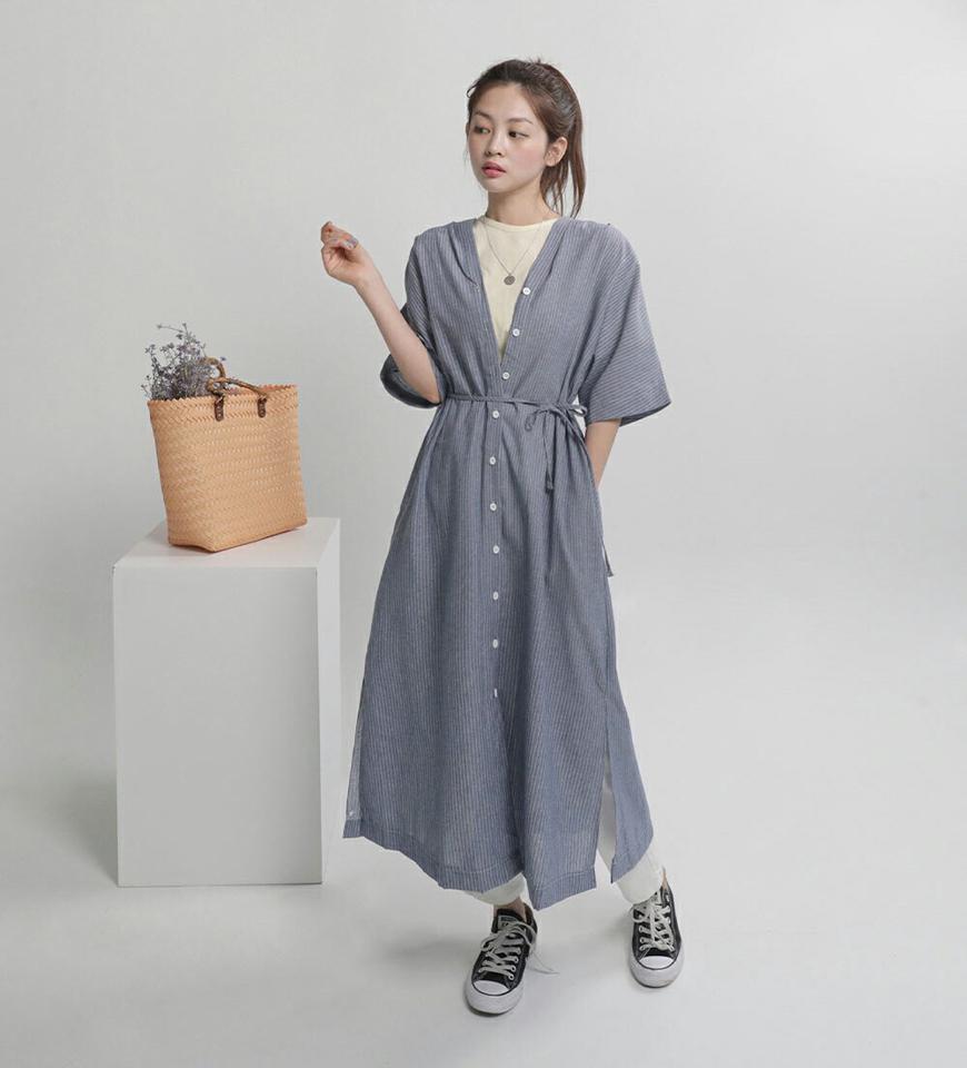 【10%OFF】ストラップ付ピンストライプワンピース・全2色・b67420 レディース 【ops】ワンピース ロング丈 ロングワンピース 半袖 ハーフスリーブ ストライプ柄 ピンストライプ 爽やか 大人 ドルマン ストラップ Vネック 二の腕カバー 夏 韓国ファッション セール SALE