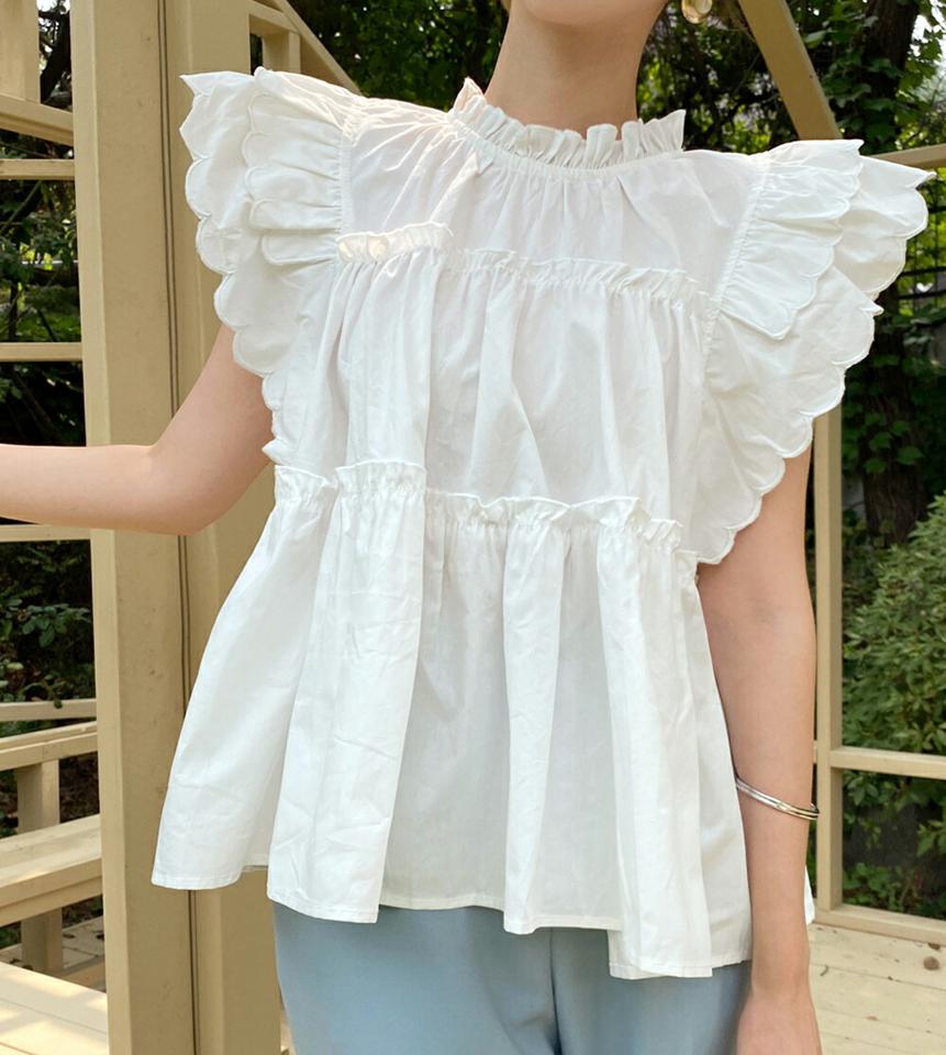 スカラップフリルティアードブラウス・全1色・t68187 レディース 【bl】トップス スリーブレス ノースリーブ 袖コン 二の腕カバー フリル ガーリー スカラップ ティアード お腹カバー 体型カバー 刺繍 フェミニン 夏 韓国ファッション