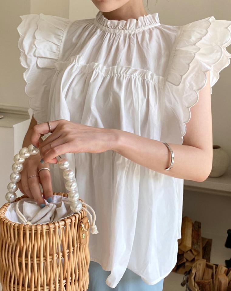 スカラップフリルティアードブラウス・全1色・t68187 レディース 【bl】トップス スリーブレス ノースリーブ 袖コン 二の腕カバー フリル ガーリー スカラップ ティアード お腹カバー 体型カバー 刺繍 フェミニン 夏 韓国ファッション