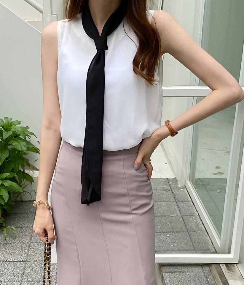 配色ボウタイノースリーブ・全2色・b00889 レディース 【tops】トップス ノースリーブ スリーブレス ボウタイ 配色 柄 模様 Vネック モノトーン 春 夏 大人 きれいめ フェミニン オフィスカジュアル 春 夏 白 黒 韓国ファッション ハイホリHIHOLLI