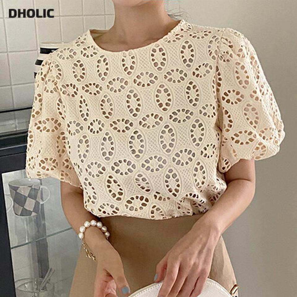 オーバルアイレットレースパフブラウス・全2色・t00997 レディース 【bl】トップス ブラウス 半袖 パフスリーブ アイレット レース 総レース フェミニン 大人 ラウンドネック 二の腕カバー 模様 パンチング ベージュ 夏 韓国ファッション