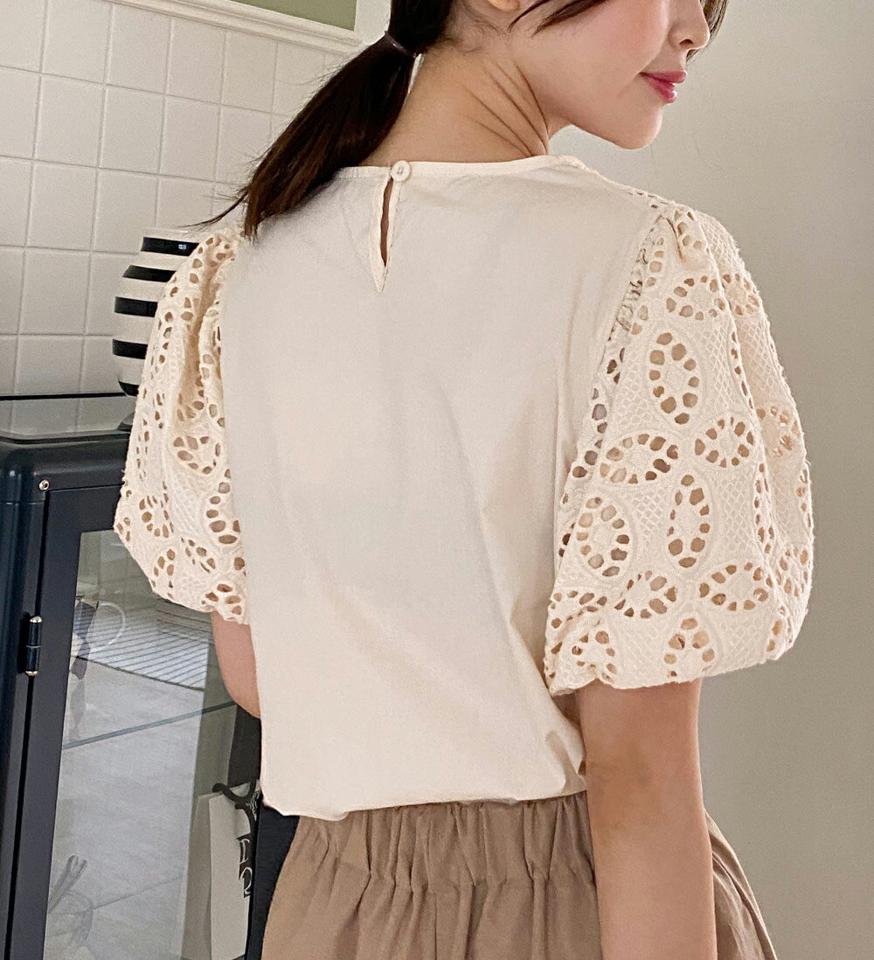 オーバルアイレットレースパフブラウス・全2色・t00997 レディース 【bl】トップス ブラウス 半袖 パフスリーブ アイレット レース 総レース フェミニン 大人 ラウンドネック 二の腕カバー 模様 パンチング ベージュ 夏 韓国ファッション