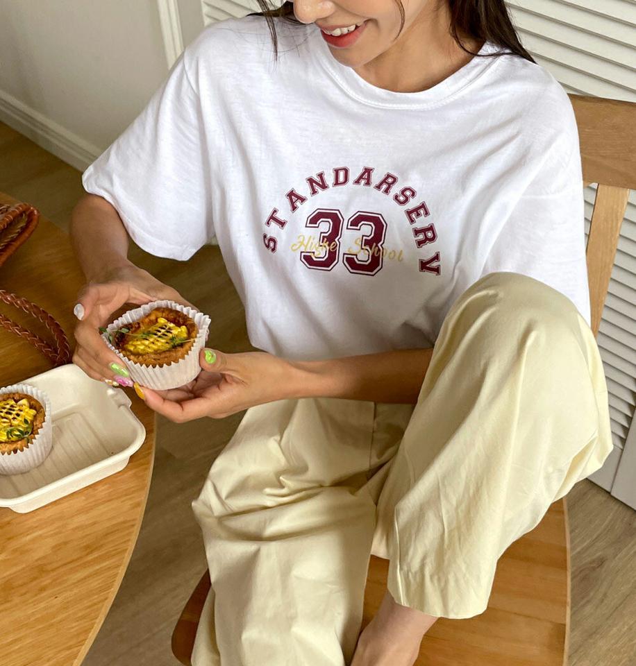 カーブレタリングTシャツ・全4色・t01046 レディース 【tops】トップス Tシャツ 半袖 ハーフスリーブ ロゴ レタリング カジュアル ラウンドネック ラフ ネイビー ロゴT 韓スト ストリート 夏 韓国ファッション