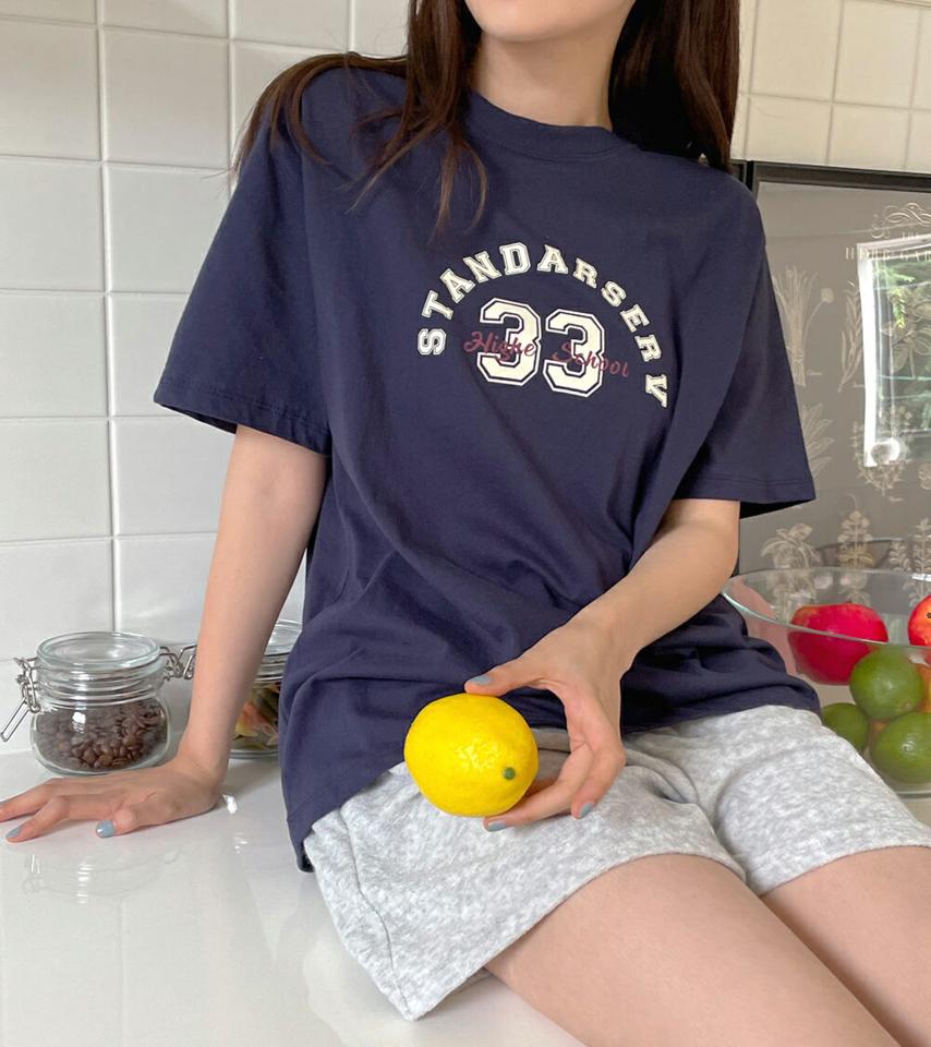 カーブレタリングTシャツ・全4色・t01046 レディース 【tops】トップス Tシャツ 半袖 ハーフスリーブ ロゴ レタリング カジュアル ラウンドネック ラフ ネイビー ロゴT 韓スト ストリート 夏 韓国ファッション