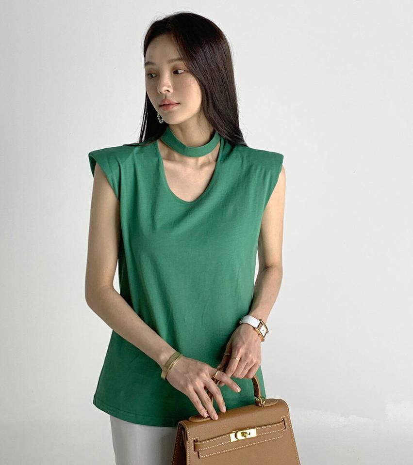 【10%OFF】チョーカーネックTシャツ・全2色・b72706 レディース 【tops】トップス Tシャツ 単色 無地 シンプル 黒 鎖骨 デコルテ フレンチスリーブ ノースリーブ スリーブレス スリット 肩パッド 春 夏 大人 フェミニン 韓国ファッション ハイホリHIHOLLI セール SALE