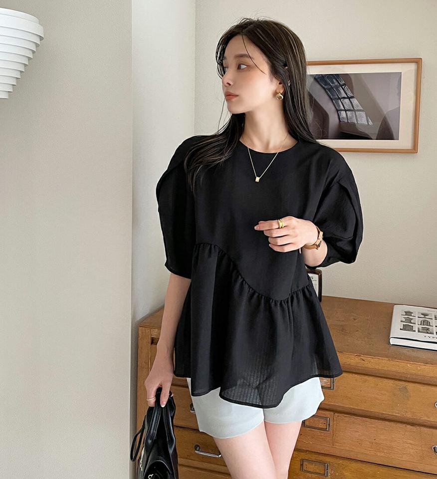 【10%OFF】ウェーブペプラムブラウス・全2色・b72415 レディース 【bl】ブラウス トップス 半袖 七分袖 7分袖 単色 シンプル 二の腕カバー お腹カバー ゆったり 楽ちん リンクル パフ袖 パフスリーブ 春 夏 フェミニン 白 韓国ファッション ハイホリHIHOLLI セール SALE