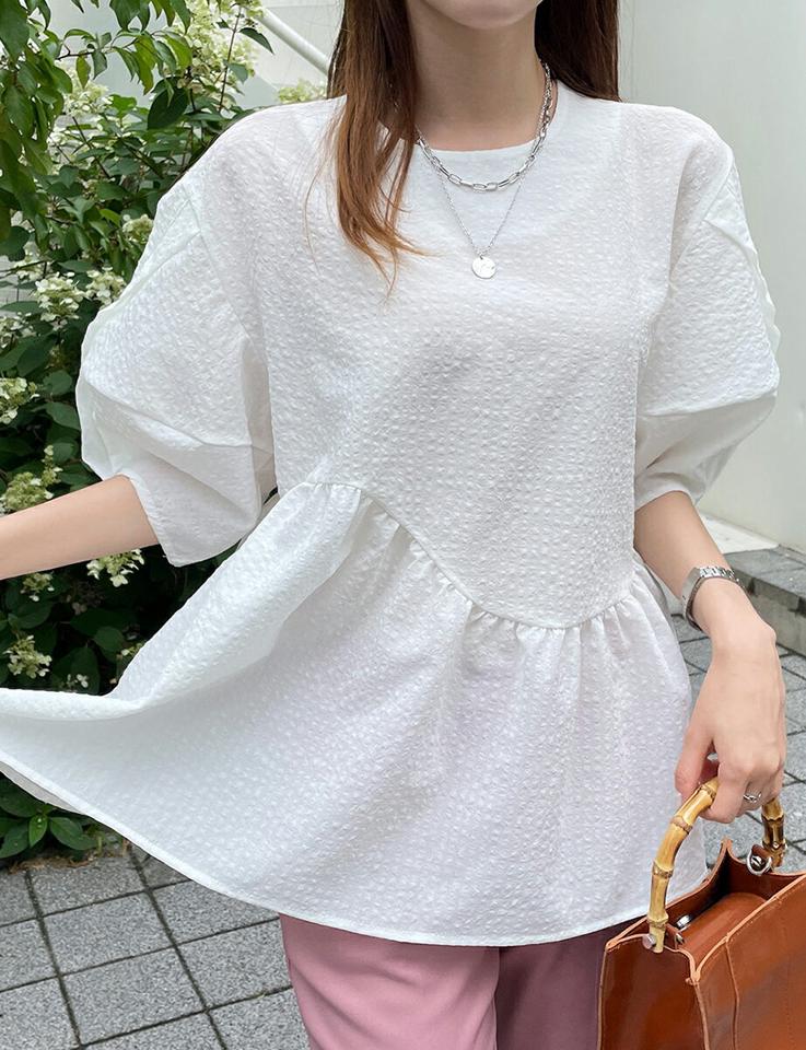 【10%OFF】ウェーブペプラムブラウス・全2色・b72415 レディース 【bl】ブラウス トップス 半袖 七分袖 7分袖 単色 シンプル 二の腕カバー お腹カバー ゆったり 楽ちん リンクル パフ袖 パフスリーブ 春 夏 フェミニン 白 韓国ファッション ハイホリHIHOLLI セール SALE