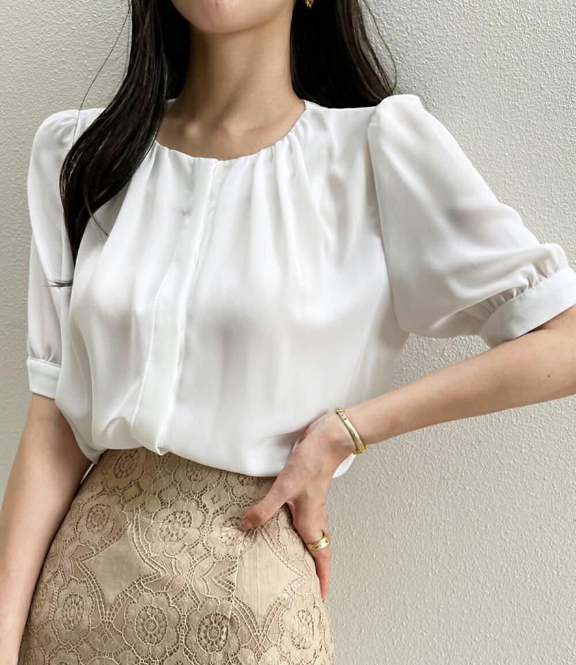 【10%OFF】ギャザードネックブラウス・全3色・t72414 レディース 【bl】ブラウス トップス 半袖 単色 無地 シンプル ベーシック オフィスカジュアル 二の腕カバー パフ袖 パフスリーブ 春 夏 フェミニン ベージュ 韓国ファッション ハイホリHIHOLLI セール SALE