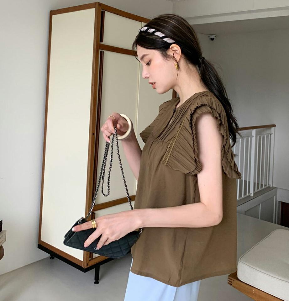 プリーツスリーブブラウス・全3色・b72413 レディース 【bl】ブラウス トップス ノースリーブ スリーブレス 単色 模様 スリット 二の腕カバー プリーツ フェミニン 春 夏 カジュアル ガーリー 茶色 ブラウン 韓国ファッション ハイホリHIHOLLI