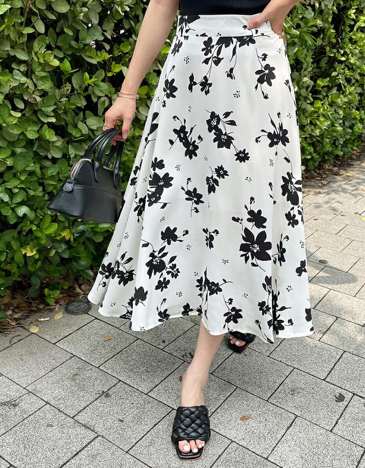 フローラルフレアスカート・全2色・b72439 レディース 【sk】スカート ロング丈 柄 模様 花柄 フローラル フレア モノトーン 白 黒 フェミニン かわいい 可愛い 上品 きれいめ 春 夏 体型カバー 大人 韓国ファッション ハイホリHIHOLLI
