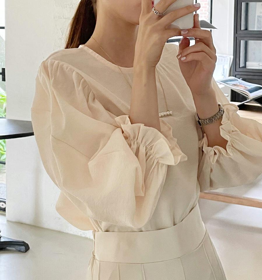 フリルパフスリーブブラウス・全3色・b72418 レディース 【bl】ブラウス 長袖 単色 無地 シンプル ベーシック フリル パフスリーブ パフ袖 オフィスカジュアル かわいい 可愛い 春 夏 フェミニン 黒 ブラック 韓国ファッション ハイホリHIHOLLI
