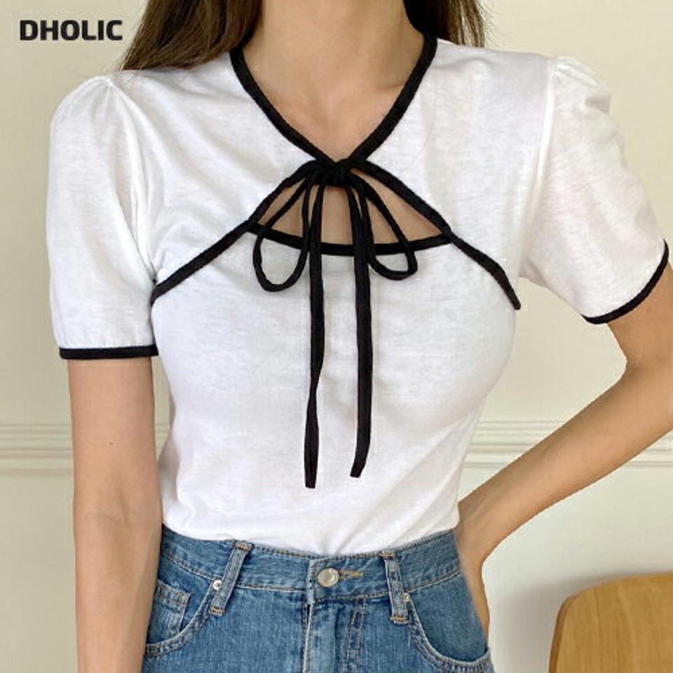 配色カットアウトリボンTシャツ・全3色・t01410 レディース 【tops】トップス Tシャツ 半袖 りぼん 配色 カットアウト 胸元 セクシー sky パフスリーブ かわいい ユニーク バイカラー レイヤード風 夏 韓国ファッション