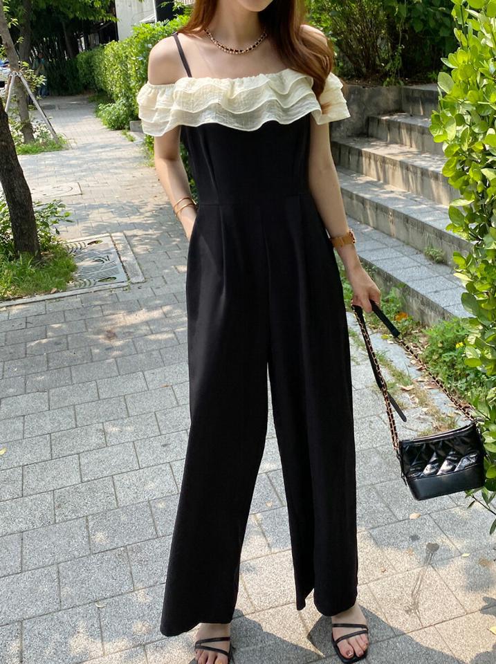 2WAYフリルオールインワン・全1色・t00888 レディース 【pt】オールインワン パンツ ロング丈 2WAY 配色 柄 模様 フリル 体型カバー オフショルダー スクエアネック 鎖骨 デコルテ ハイウエスト 春 夏 黒 韓国ファッション ハイホリHIHOLLI