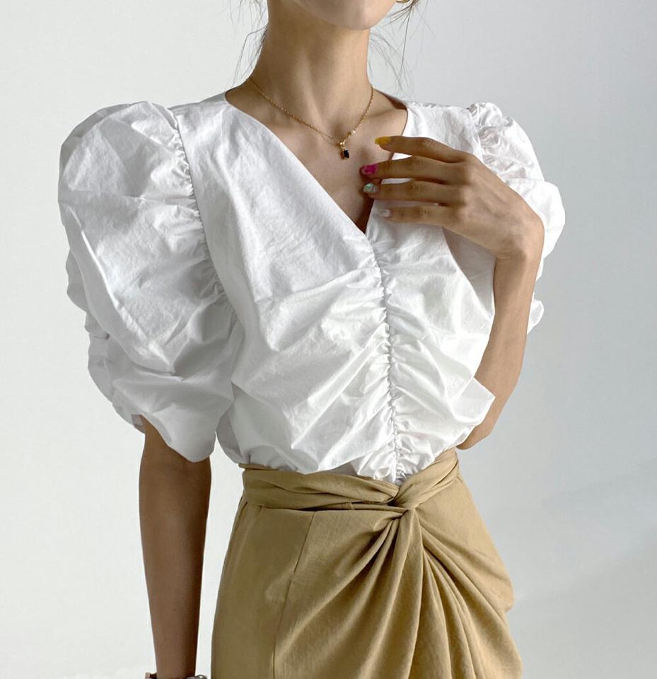 ギャザーVネックブラウス・b67454 レディース 【bl】トップス ブラウス 半袖 ハーフスリーブ Vネック ギャザー 白 ホワイト パフスリーブ 二の腕カバー ガーリー フェミニン かわいい 可愛い 夏 韓国ファッション