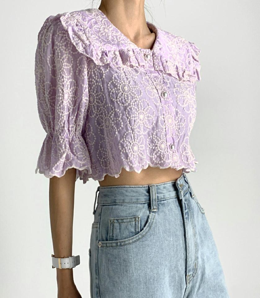 花柄刺繍フリルカラーブラウス・t67460 レディース 【bl】トップス ブラウス 半袖 ハーフスリーブ フリル 大きい襟 花柄 刺繍 かわいい 可愛い ガーリー へそ出し 紫 パープル 夏 韓国ファッション