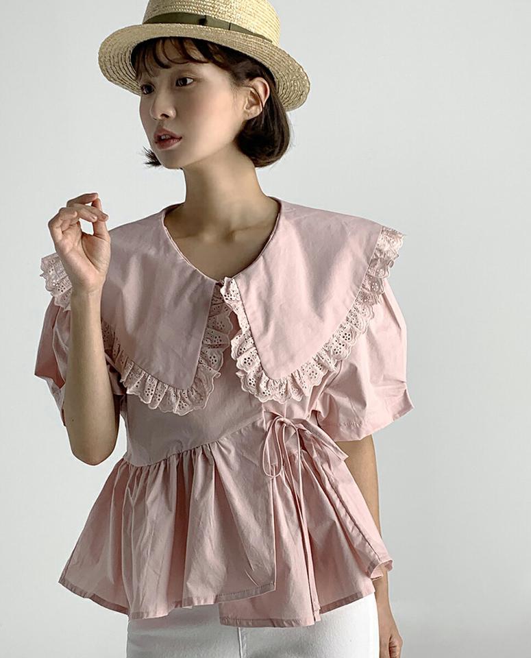 ビッグカラーペプラムブラウス・t67455 レディース 【bl】トップス ブラウス 半袖 ハーフスリーブ 大きい襟 襟コン ガーリー かわいい 可愛い ペプラムトップス お腹カバー 二の腕カバー アイレットレース ピンク 夏 韓国ファッション