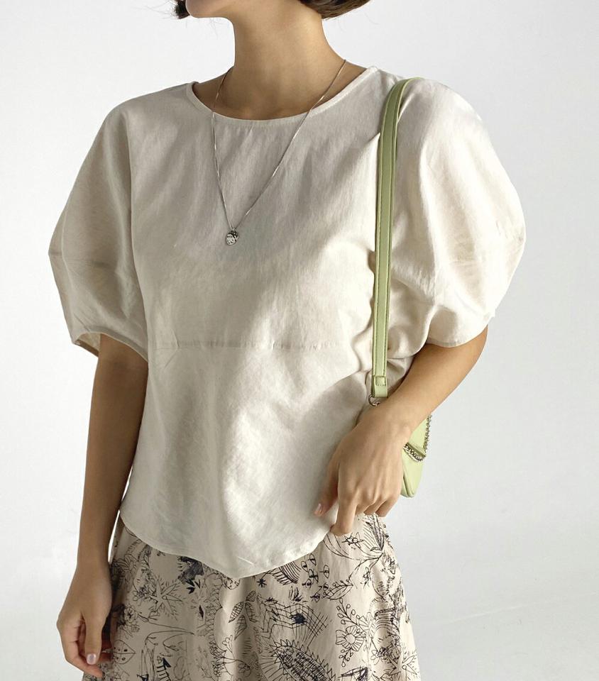 リネン混フレアブラウス・b67462 レディース 【bl】トップス ブラウス 半袖 ハーフスリーブ ラウンドネック パフスリーブ 二の腕カバー リネン 単色 無地 シンプル フェミニン 大人 ドルマンスリーブ きれいめ ナチュラル 夏 韓国ファッション